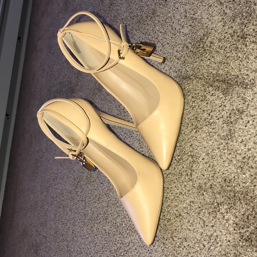Just Fab Lock & Key Pumps